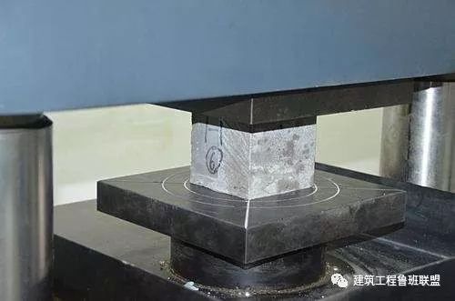 施工現(xiàn)場(chǎng)質(zhì)量檢查的八字真經(jīng)：看、摸、敲、照、靠、量、吊、套  第9張