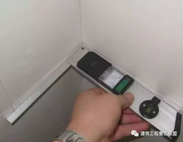 施工現(xiàn)場(chǎng)質(zhì)量檢查的八字真經(jīng)：看、摸、敲、照、靠、量、吊、套  第8張